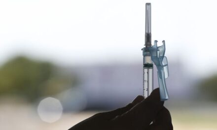 Com vacinação, mortes e internações de idosos caem 76% no país – Notícias