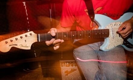 Fender relança guitarra de Kurt Cobain nos 30 anos de “Nevermind”