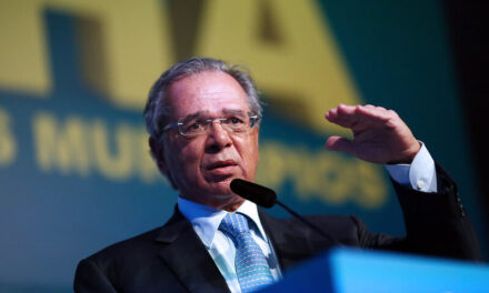 Brasil tem uma das economias que menos caíram, afirma Guedes em Dubai