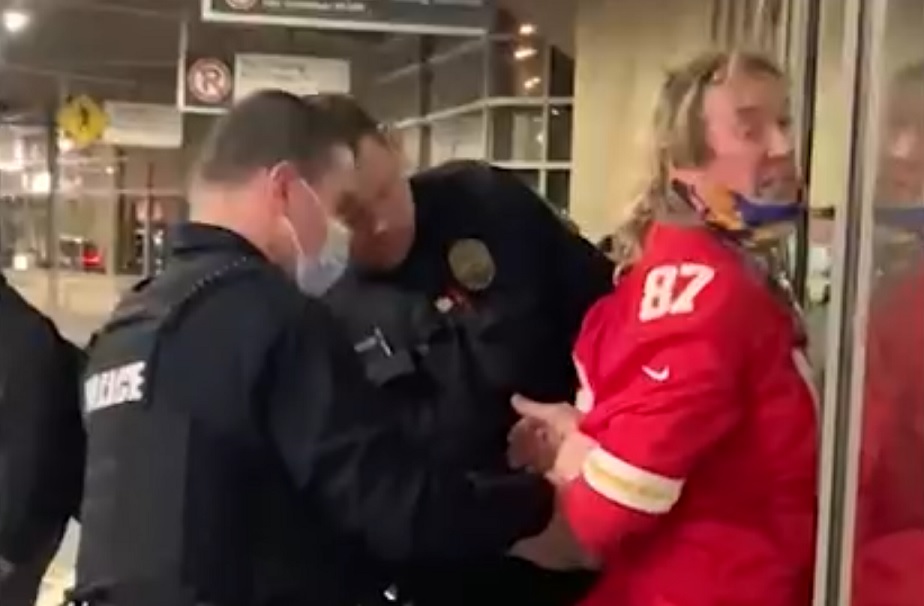 Danny Carey, do Tool, é preso por agressão em aeroporto; veja vídeo