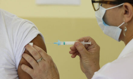 Diário do Alto Vale | Quase 25 mil pessoas estão com vacina da covid atrasada