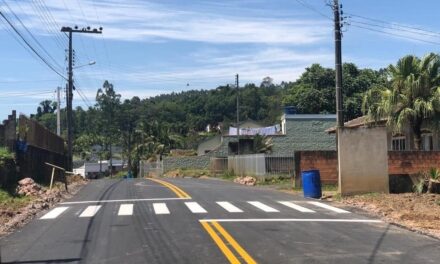 Diário do Alto Vale | Rua que dá acesso à Estação de Tratamento de Esgoto em Rio do Sul recebe pavimentação
