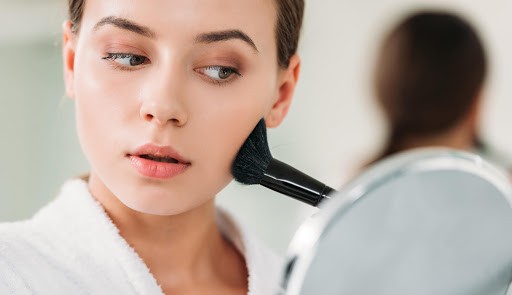Confira dicas de como fazer a sua maquiagem durar mais