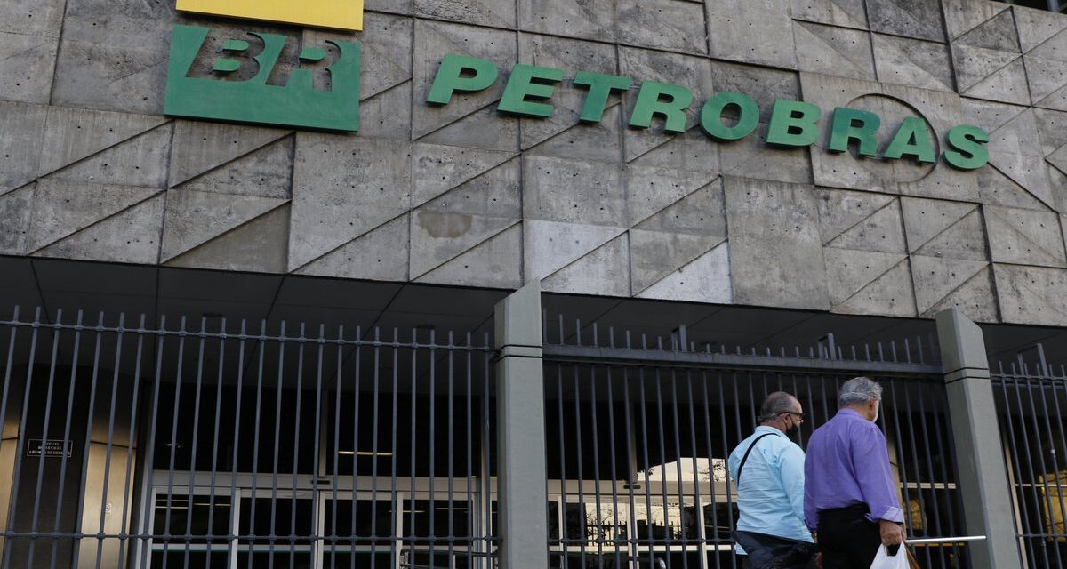 Petrobras diz que não pode antecipar decisão de ajuste no preço dos combustíveis; entenda
