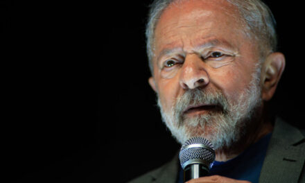 Em sabatina ao JN, Lula reconhece casos de corrupção na Petrobras, mas acusa Lava Jato de entrar na política