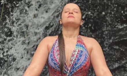 Maiara exibe silhueta magra ao curtir momento relax durante banho de cachoeira – Lifestyle