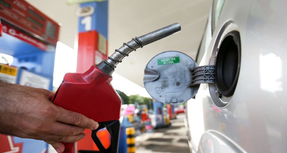 Preço da gasolina deve seguir em queda nas próximas semanas; entenda