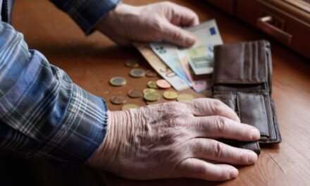 Mais de 300 aposentados têm benefício suspenso por falta de prova de vida do INSS