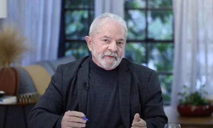 Lula defende valorização dos salários dos professores e melhoria na infraestrutura das escolas