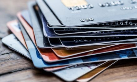 Cartão de crédito pode ser bloqueado se o nome estiver sujo? Veja o que pode acontecer
