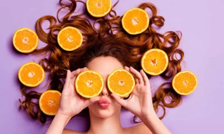 Como a Vitamina C ajuda nos cabelos? É extremamente poderoso