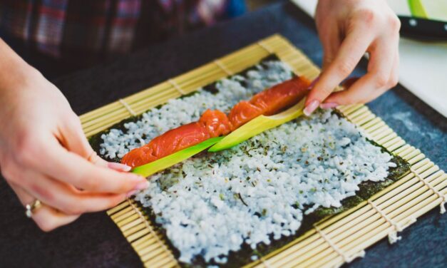 Tudo o que você precisa saber para fazer sushi em casa